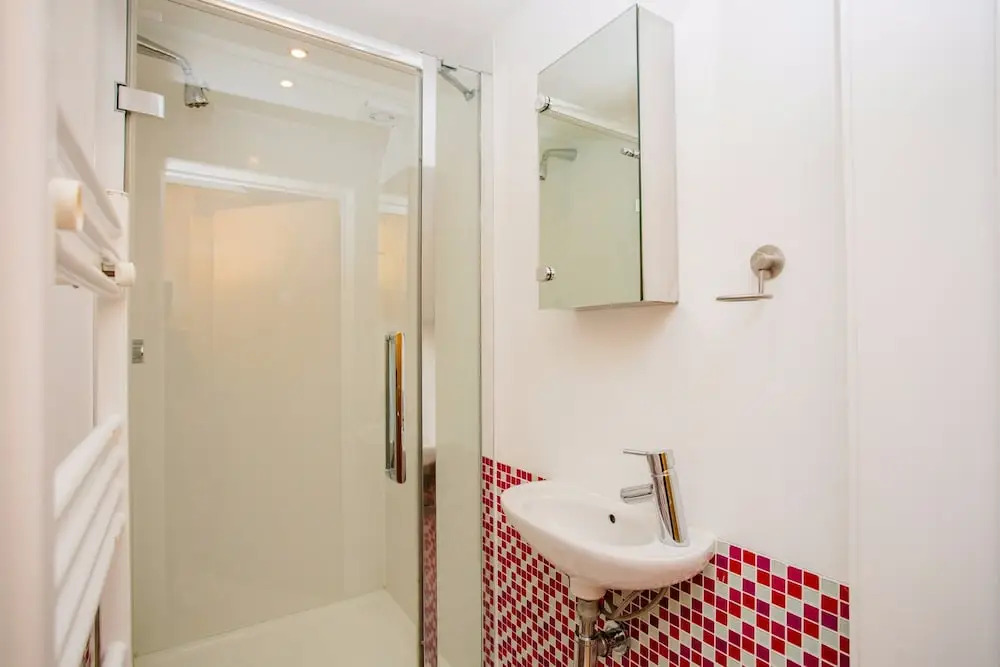 2 Bedroom Apartment with Patio - Sleeps 4