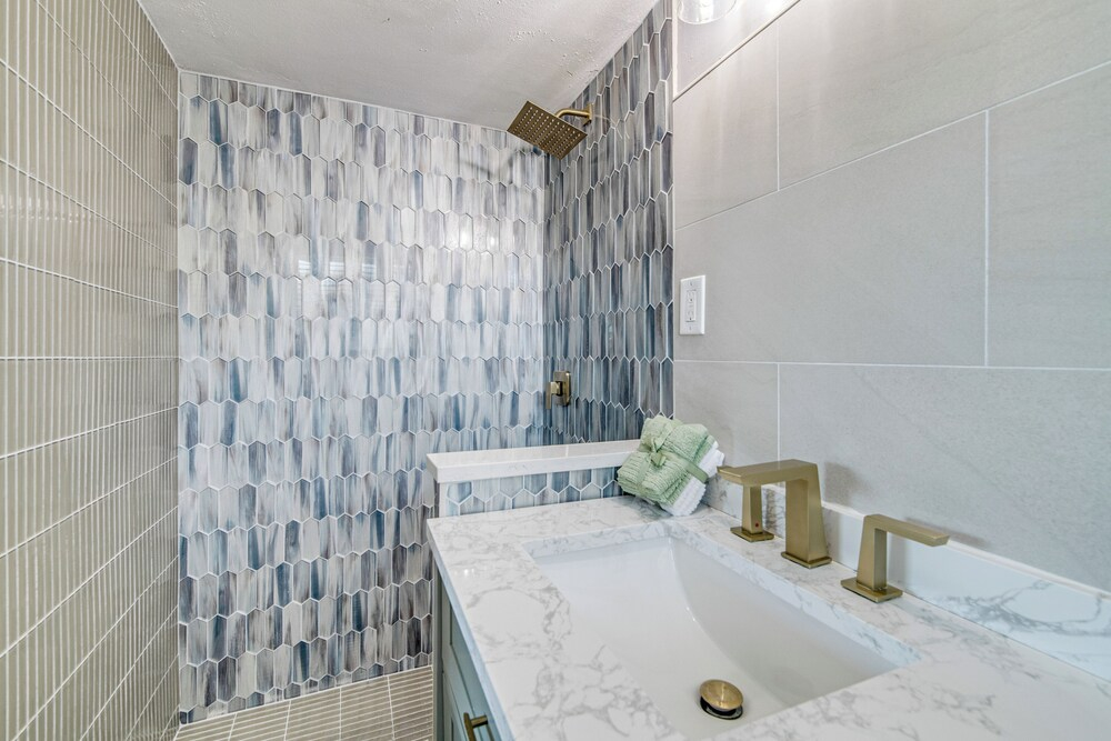 6 Mi to Hudson Beach! Pet-friendly Retreat w/ Yard