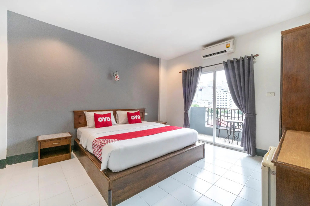 OYO 75360 Walk In Hotel