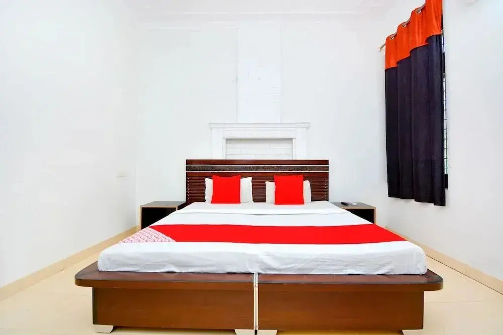 Corner House By OYO Rooms