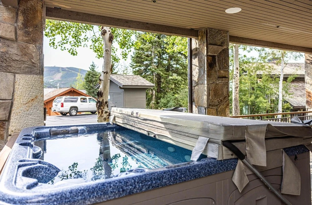 Incredible Private Home With Easy Access To All Park City Has To Offer! 6 Bedroom Home by Redawning