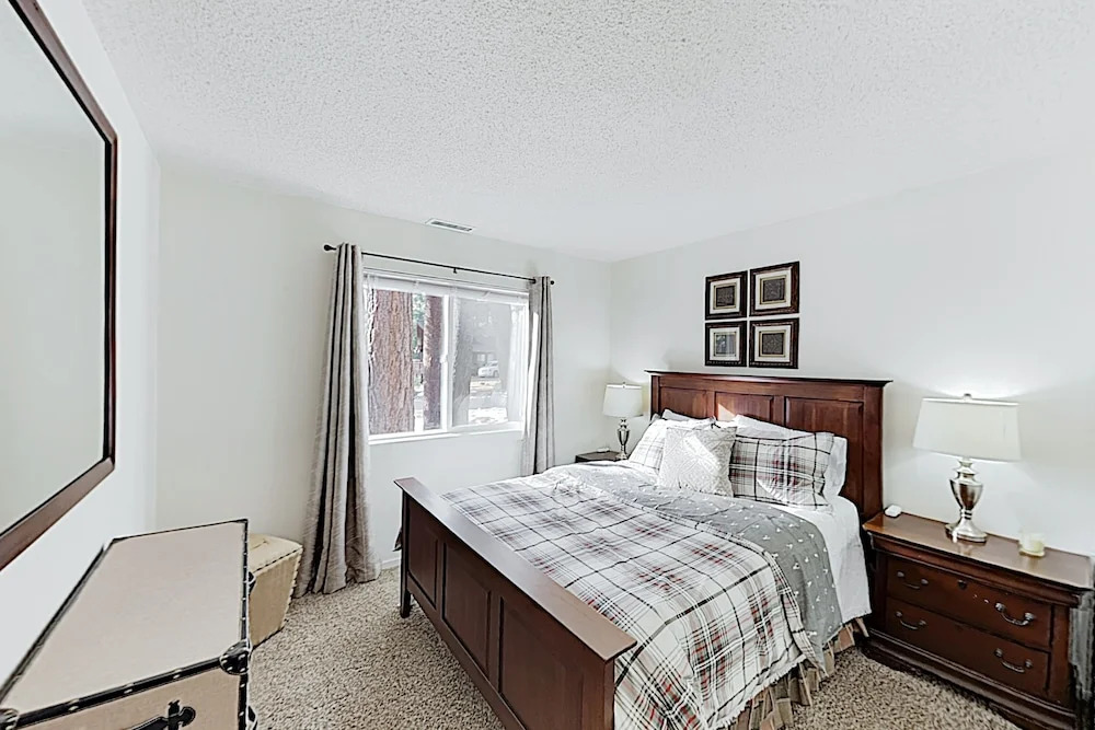 New Listing! Year-round W/ Game Room 3 Bedroom Home