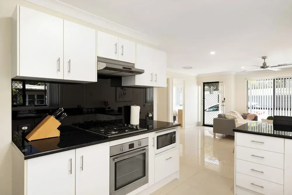 Smart Suites Self Check-in Apartments - 144 Dixon