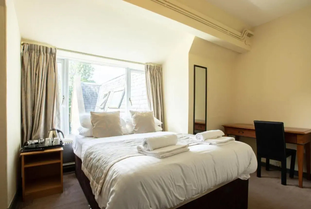Bluebird Hotel