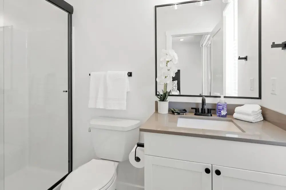 Touch of Class Stunning 5 Bdr!