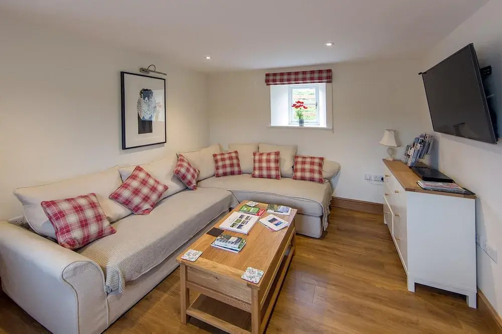 Stunningviews-privacy-hiking-sleeps8-wifi