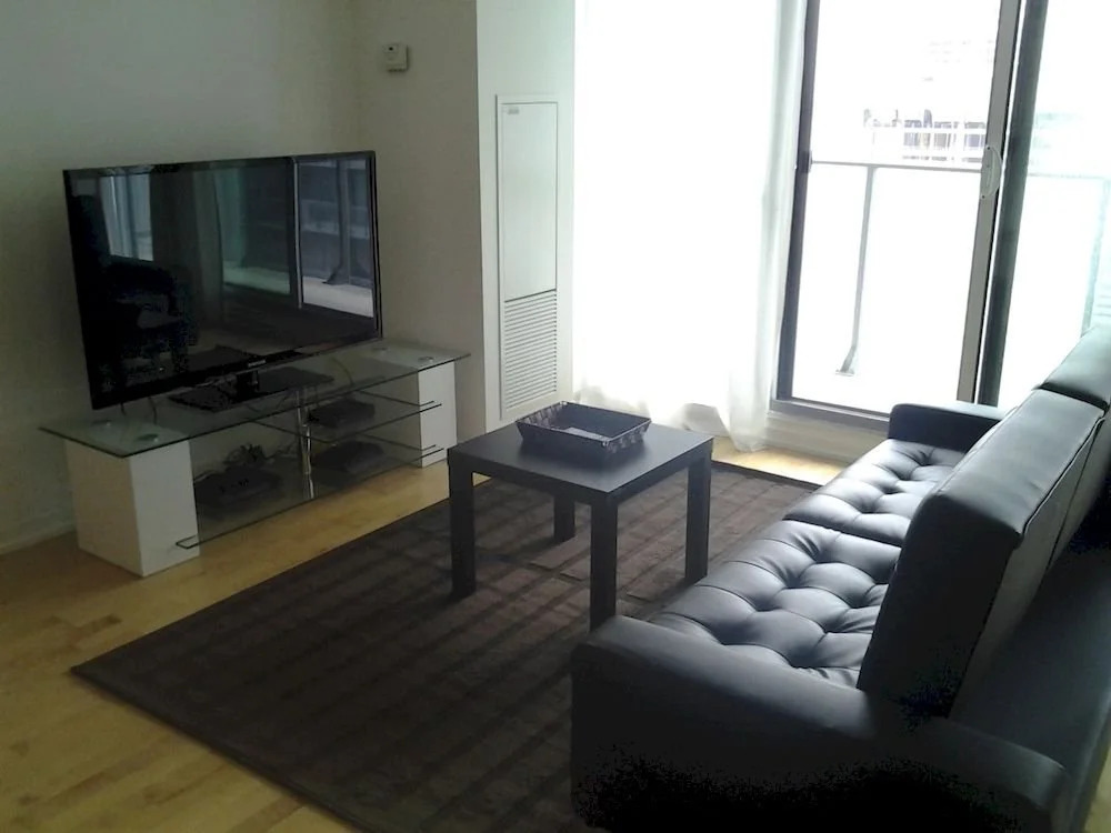 Toronto Suite Rentals - Maple Leaf Sq