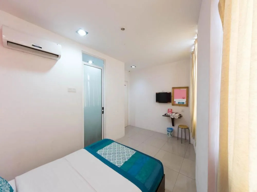 OYO 162 FB Hotel