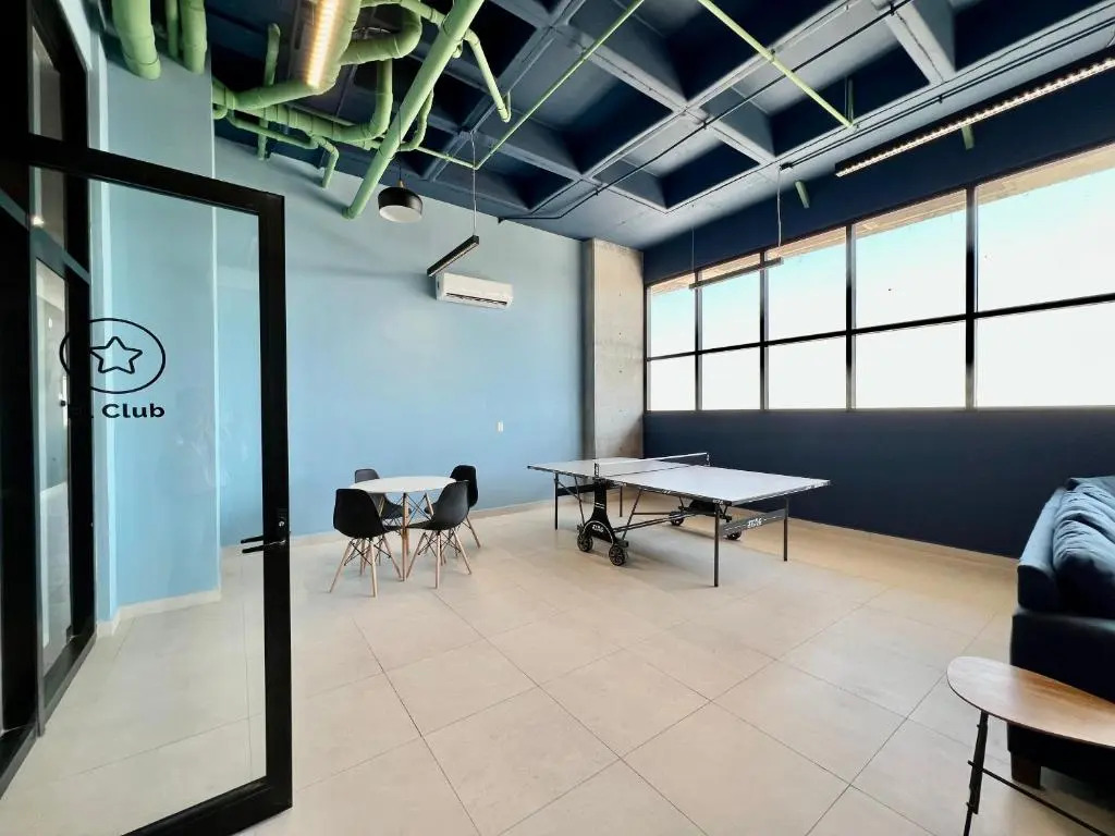 Industrial stylish 3-br. apartment & city views in front of Parque Fundidora & Arena Mty