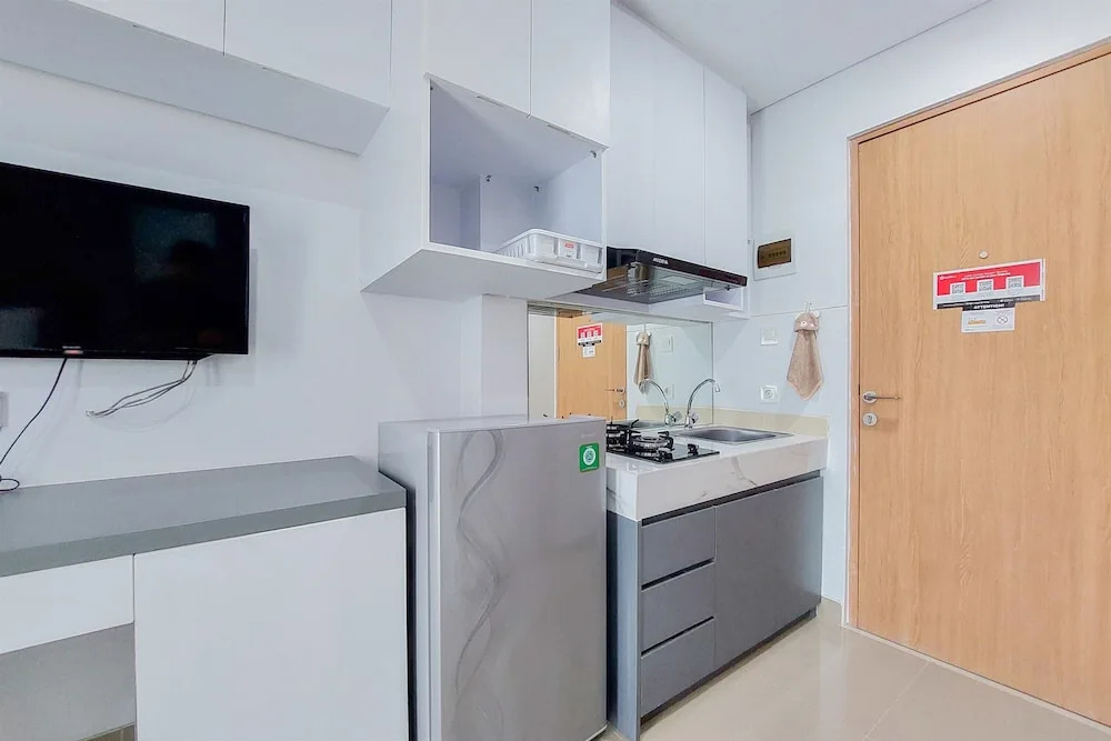 Good Deal and Simply Look Studio Apartment at B Residence By Travelio