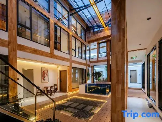 Shangri-La Yuemengyaju Homestay