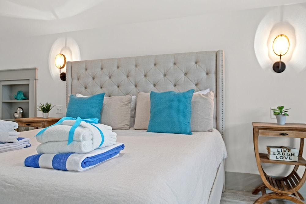 Keep Calm & Pool On at Peaceful Easy Feeling! Sleeps 20!