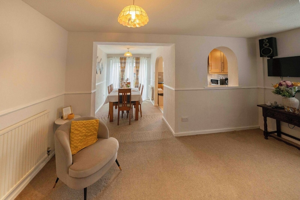 Spacious 3 Bedroom Home in Westhoughton