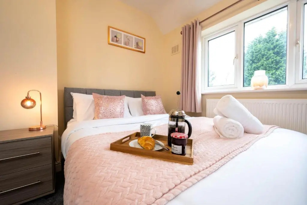 Sweetbriar - Stylish 4-Bed close to NEC, Airport, JLR, Solihull