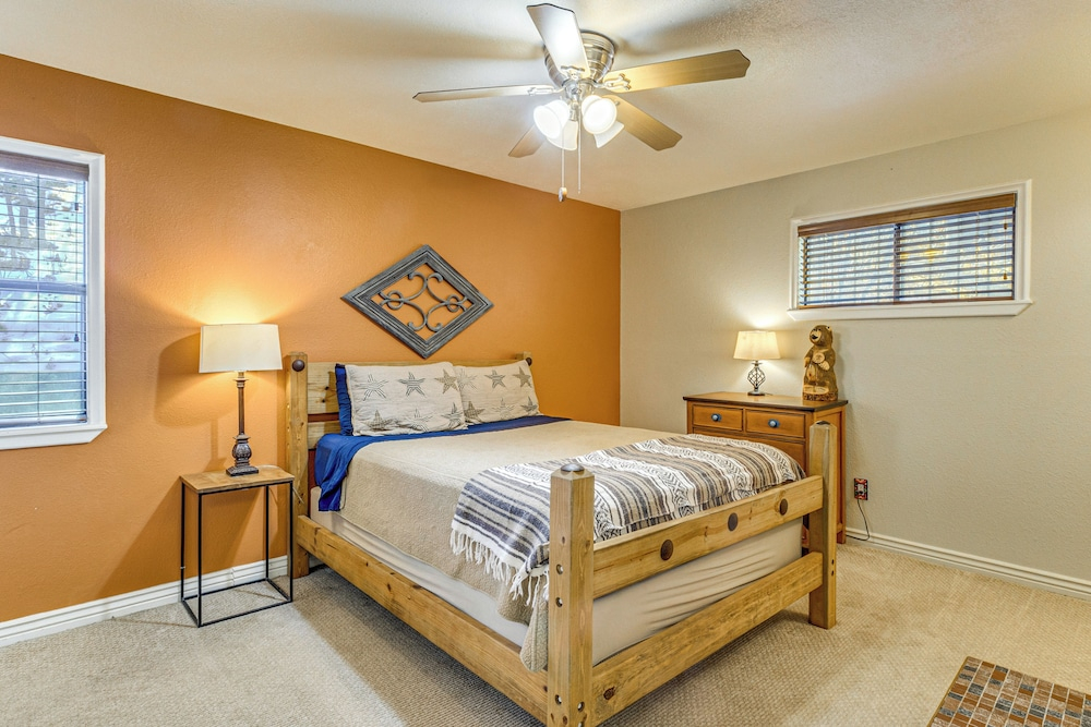 2 Mi to Midtown: Ruidoso Retreat w/ Hot Tub!
