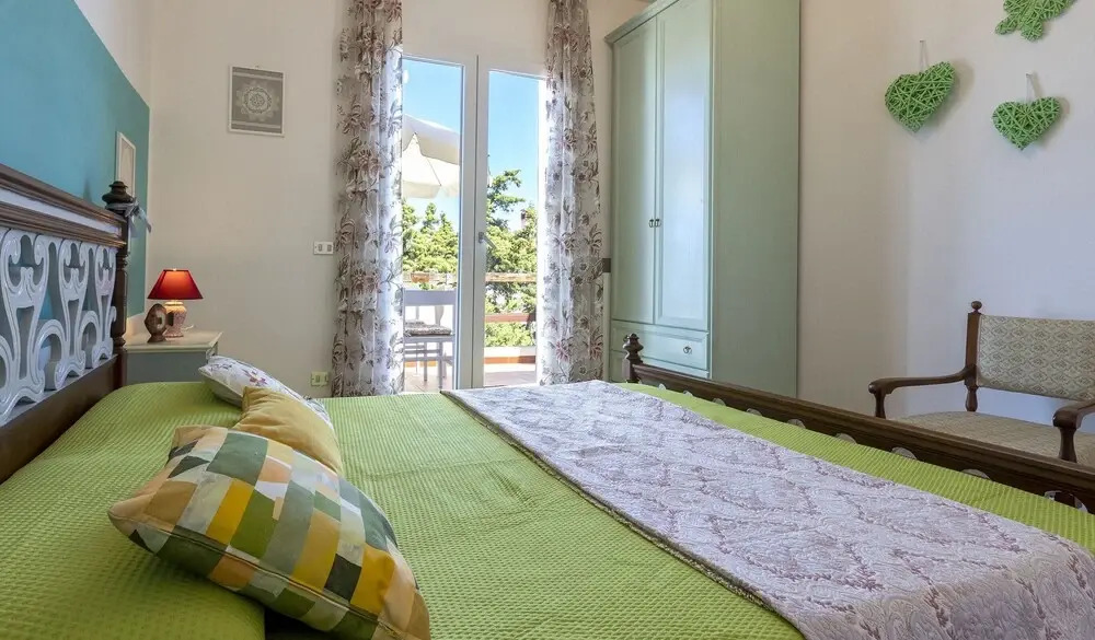 Sea View Villa for 11 People With Enclosed Park Near the Beach