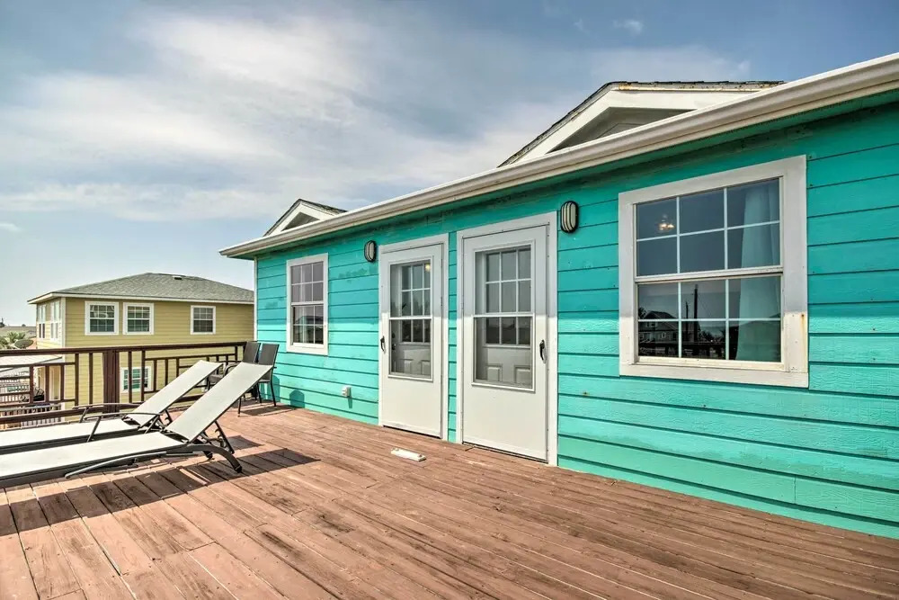 1/2 Mi to Sand: Surfside Beach Retreat!
