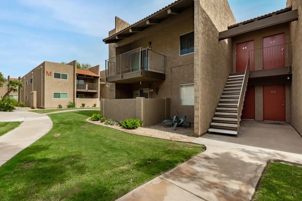 Thomas N6 Phoenix 2 Bedroom Condo by Redawning