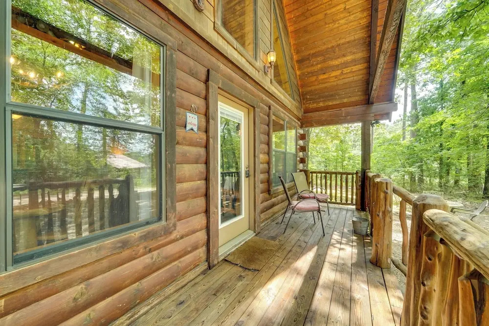 3 Mi to State Park & Lake: Broken Bow Cabin!
