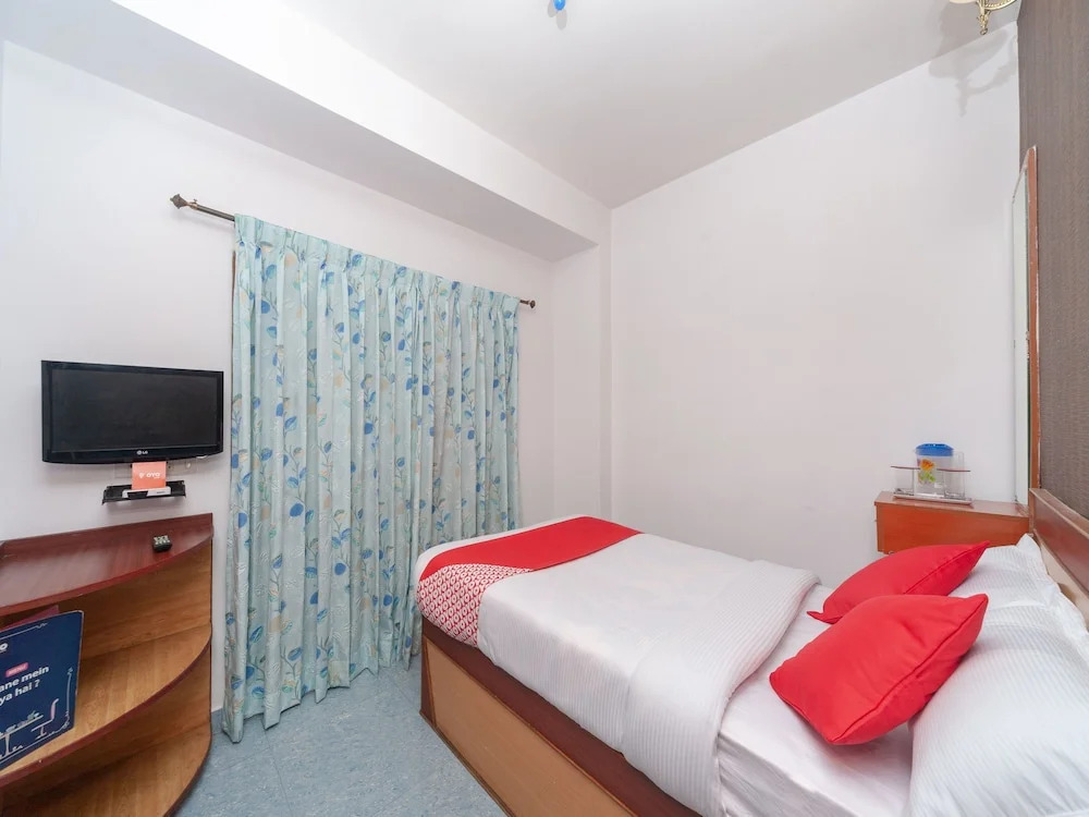 OYO 16645 Hotel Grand Palace