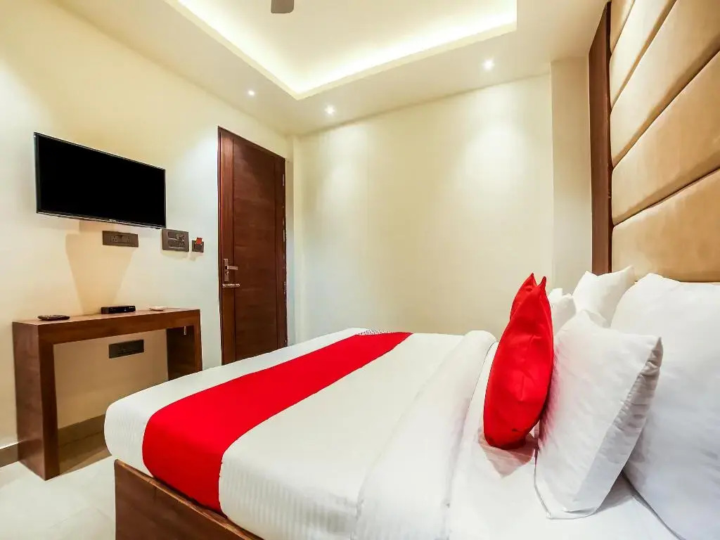 Status Home Stay by OYO Roos