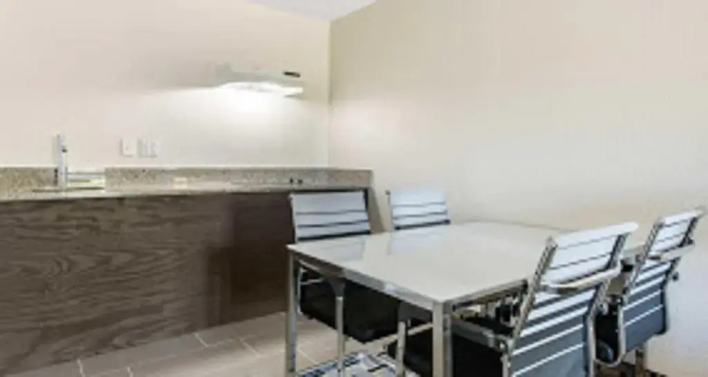 Clarion Inn & Suites Kissimmee-Lake Buena Vista South