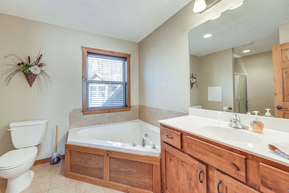 Families Welcome! Branson Resort-style Getaway