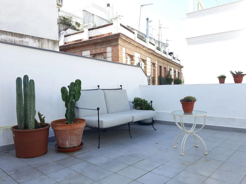 Bonito Apartamento con Solarium en Alameda Hab 201