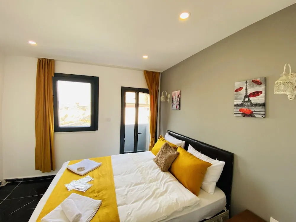 Happy Dreams Apart Hotel
