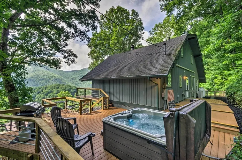 Maggie Valley Gem w/ Blue Ridge Mtn View + Hot Tub