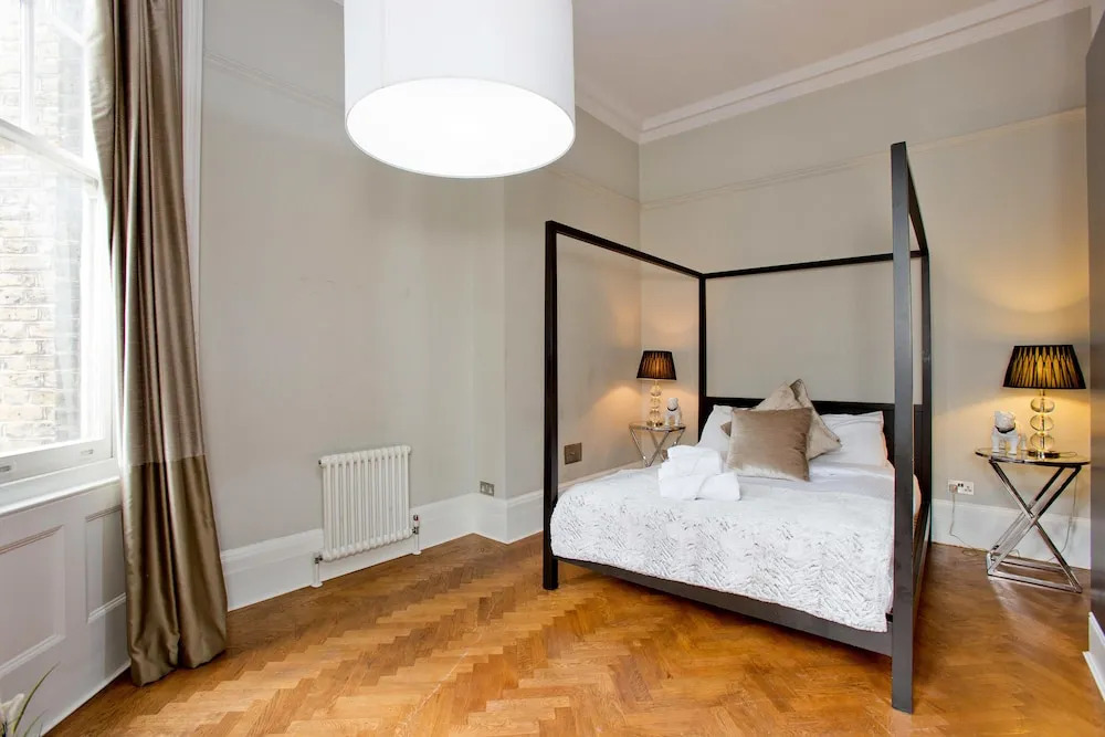 Stunning 2 bed and bath in Kensington