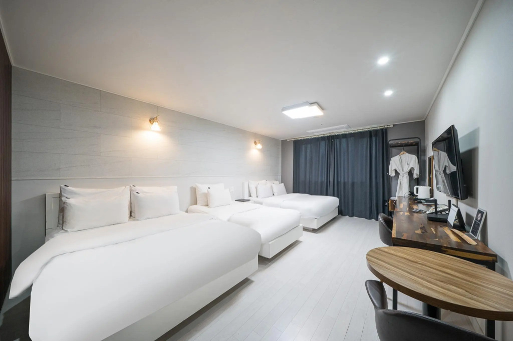 CM Park Hotel