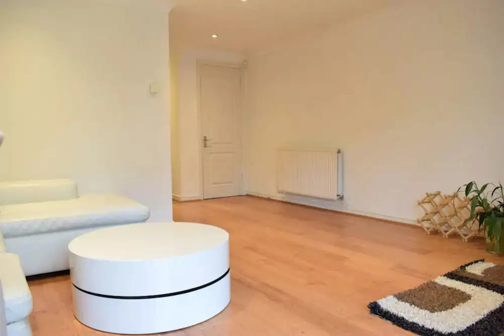 Bright and Spacious 2 Bed House