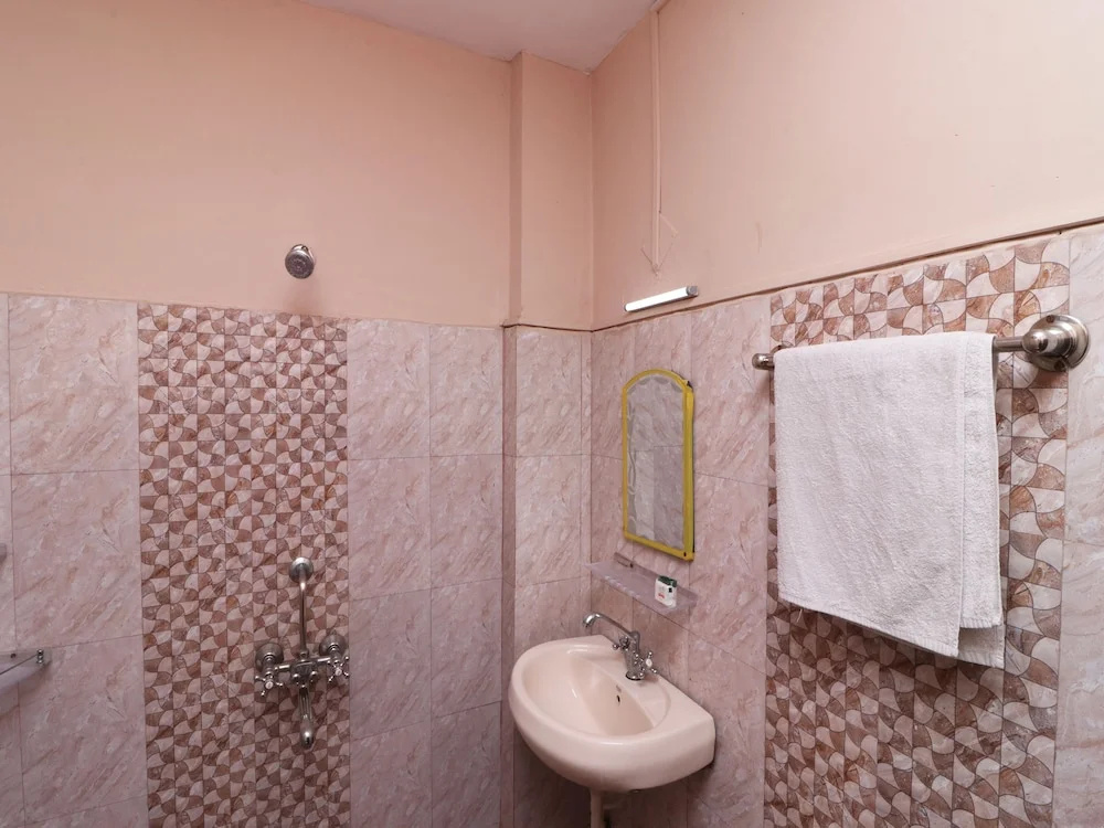 OYO 35806 Hotel Himgiri