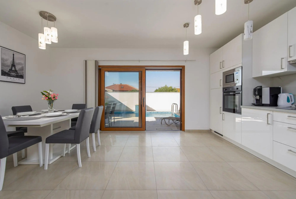 Villa Dina in Zaton with 3 bedrooms and 2 bathrooms
