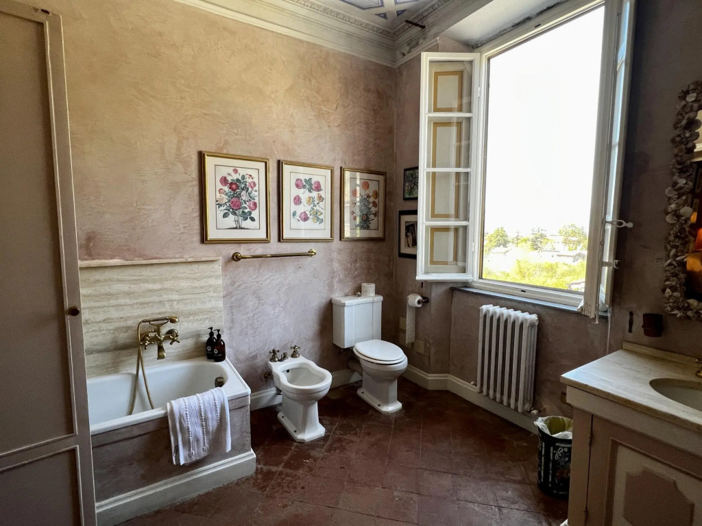Villa Michaela, New Listing! Spacious Villa, exclusive venue with Pool, Chapel and Tennis courts