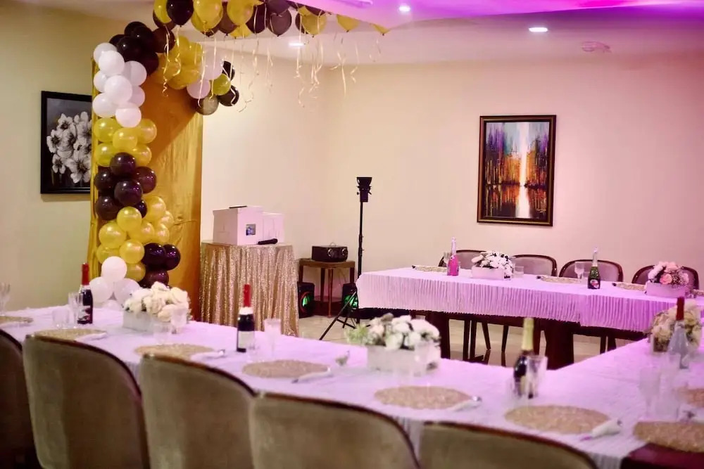 Premium Hotel & Suites by Victoria Inn