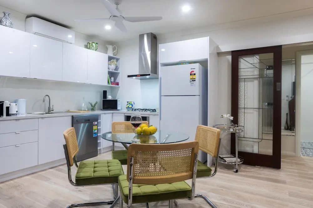 Beautiful Pet Friendly 1BR Cottage With Patio