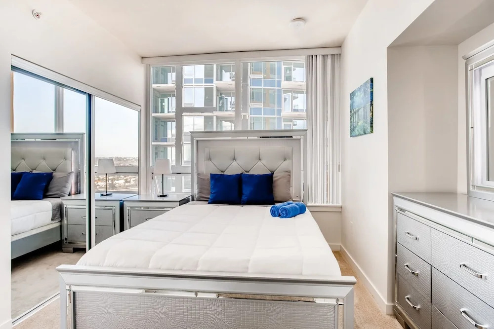 Gorgeous 2 BR Luxury Unit Amazing View