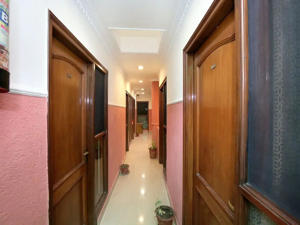 Super Townhouse by OYO Chandigarh Near PEC-PGI-PU Formerly Hotel Paradise