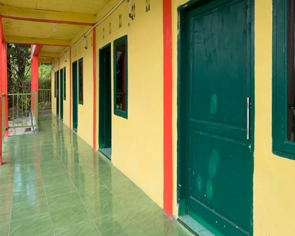 RedDoorz near Pelabuhan Ajibata Parapat