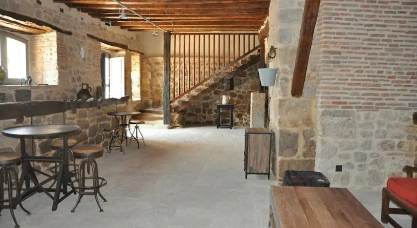 Emebed Posada