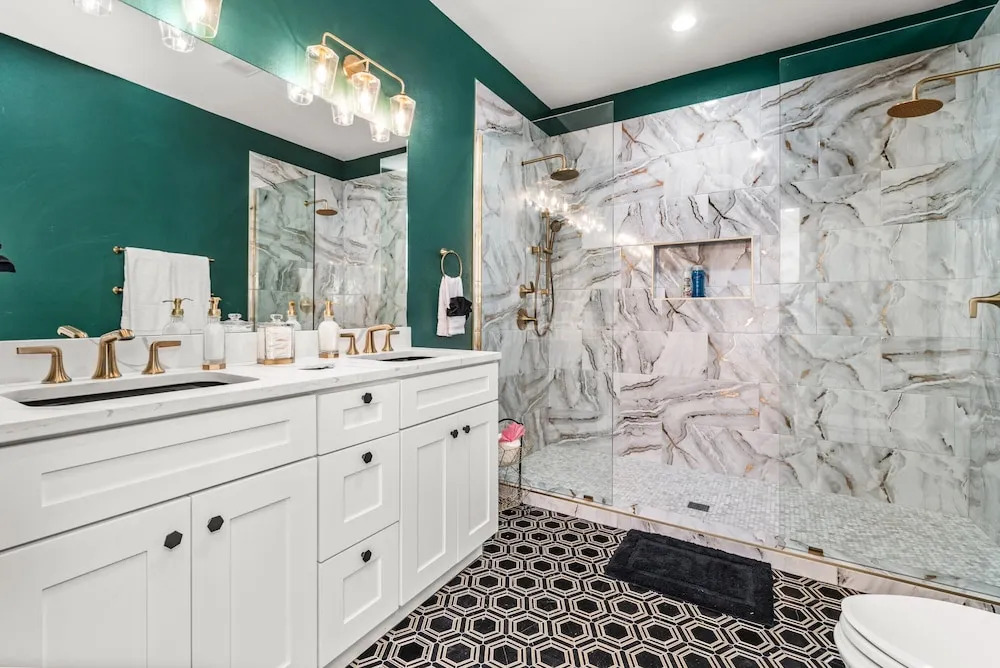 Bold Bright 4br/3.5full Baths Near Riverwalk Dtown