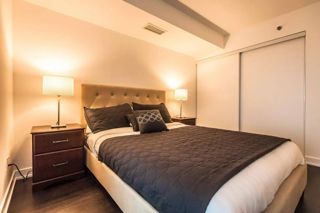 LifeSuites Lakeside Mimico