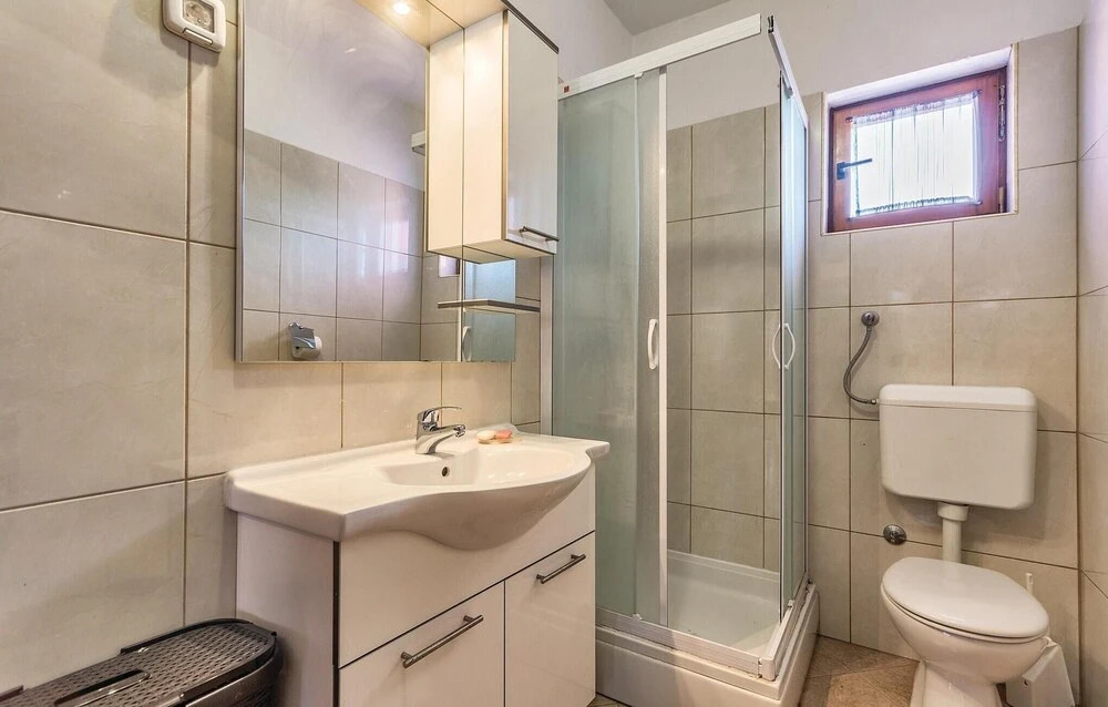 Stunning Home In Bratulici