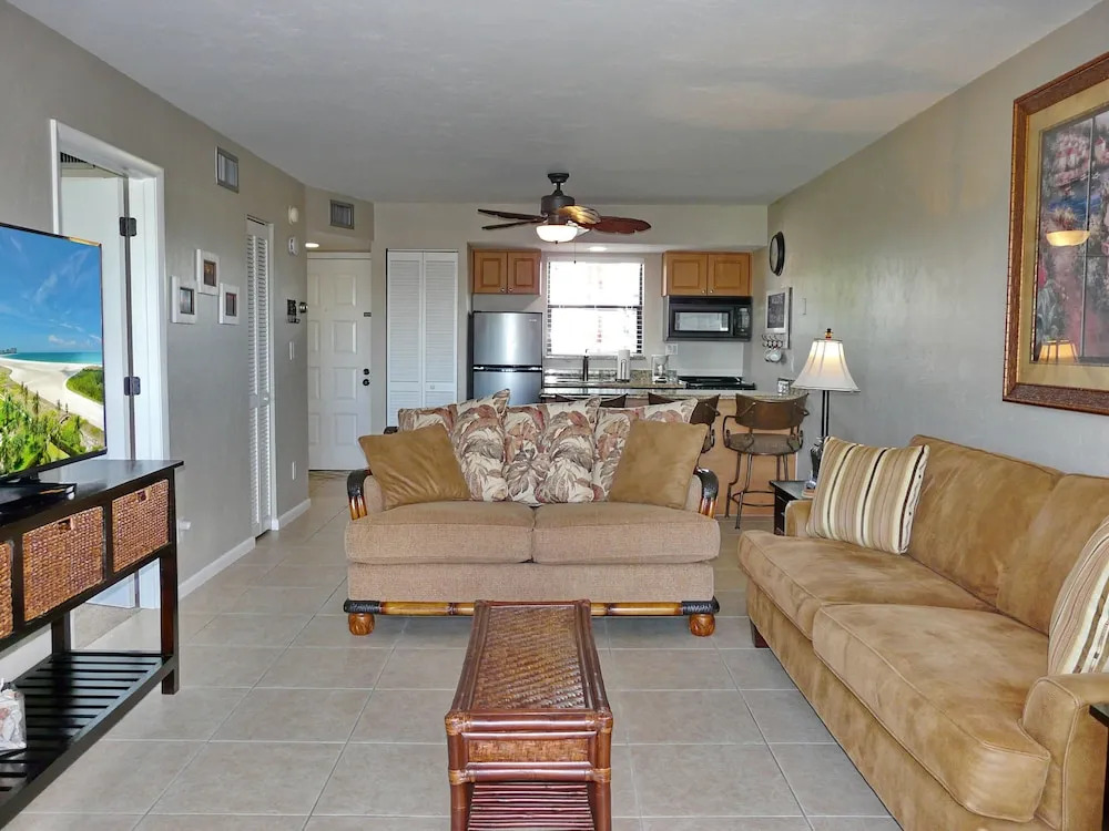 Anglers Cove D-404
