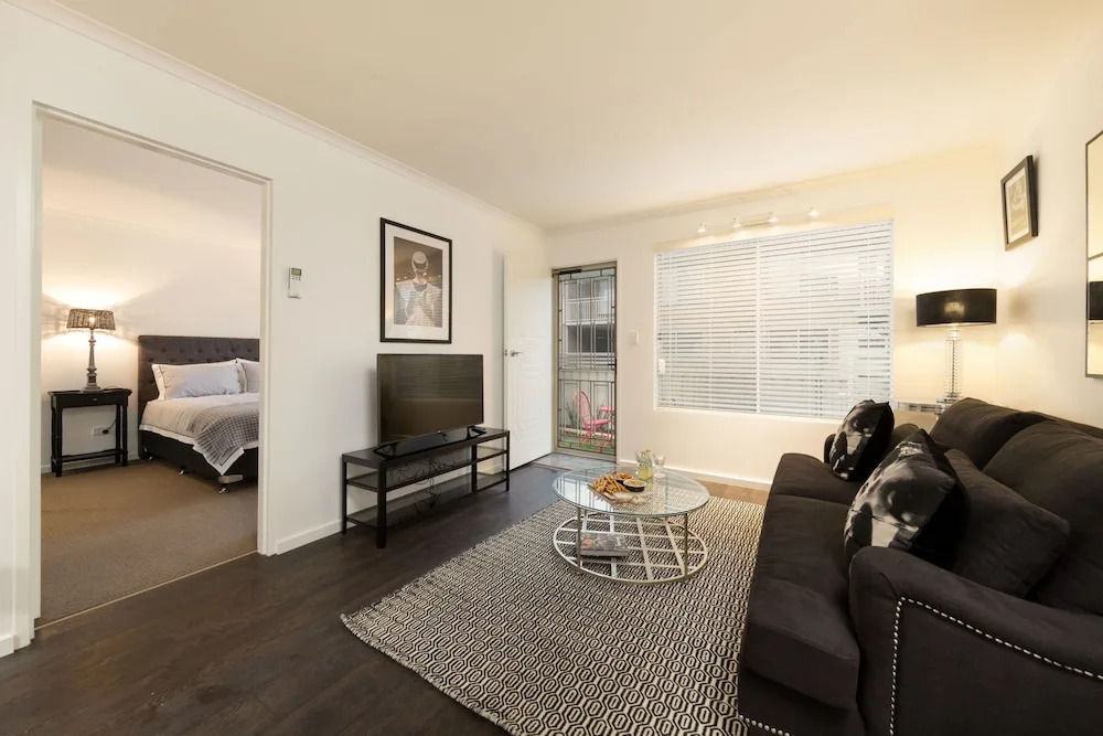 The Manhattan - Central & Sophisticated