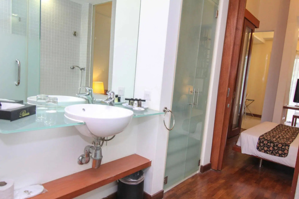 Peninsula Residence All Suite Hotel