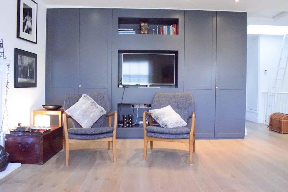 Modern 1 Bedroom Apartment in Victoria