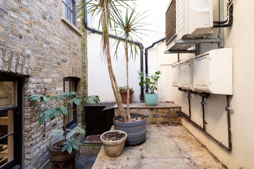 Elegant 2BR 2BA with Patio in Kennington
